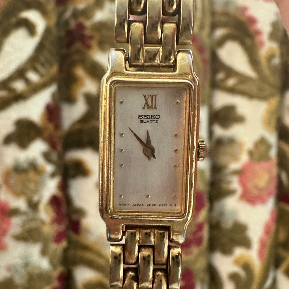 VINTAGE SEIKO WATCH MOVT JAPAN 2E20-2361 D 3 Needs replacement battery